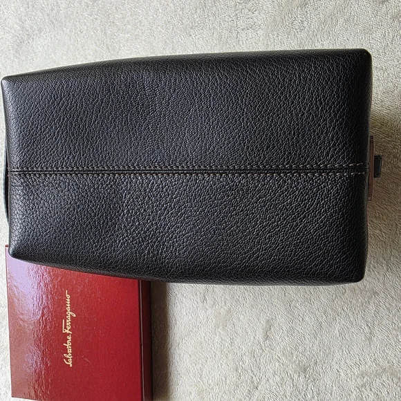 Salvatore Ferragamo 100% Leather Black Toiletry Travel/shaving Bag Sleek Design - Picture 9 of 9